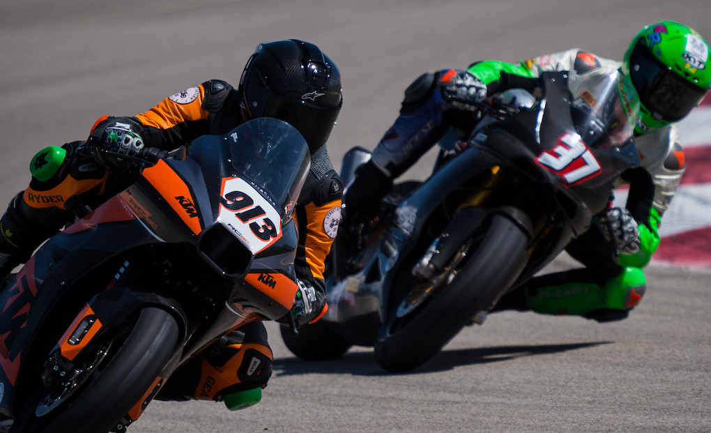 Nolan Kiiskila (913) battles with Stefano Mesa (37).  Photo by Drive-By Shootings, courtesy UtahSBA.